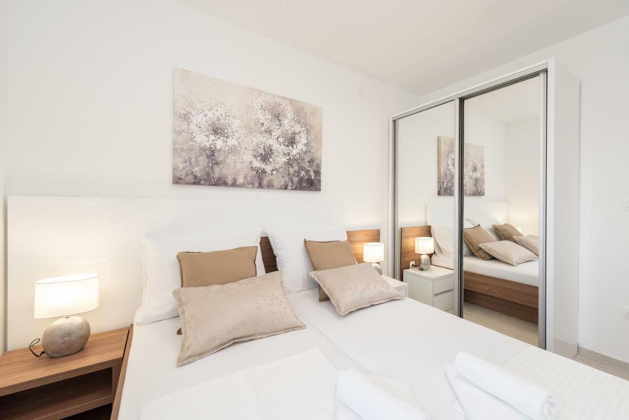 Apartments & Rooms Pool Villas Maris Novalja Εξωτερικό φωτογραφία