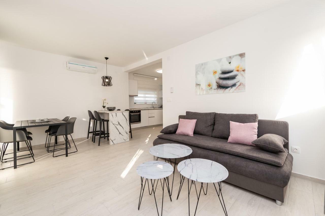 Apartments & Rooms Pool Villas Maris Novalja Εξωτερικό φωτογραφία